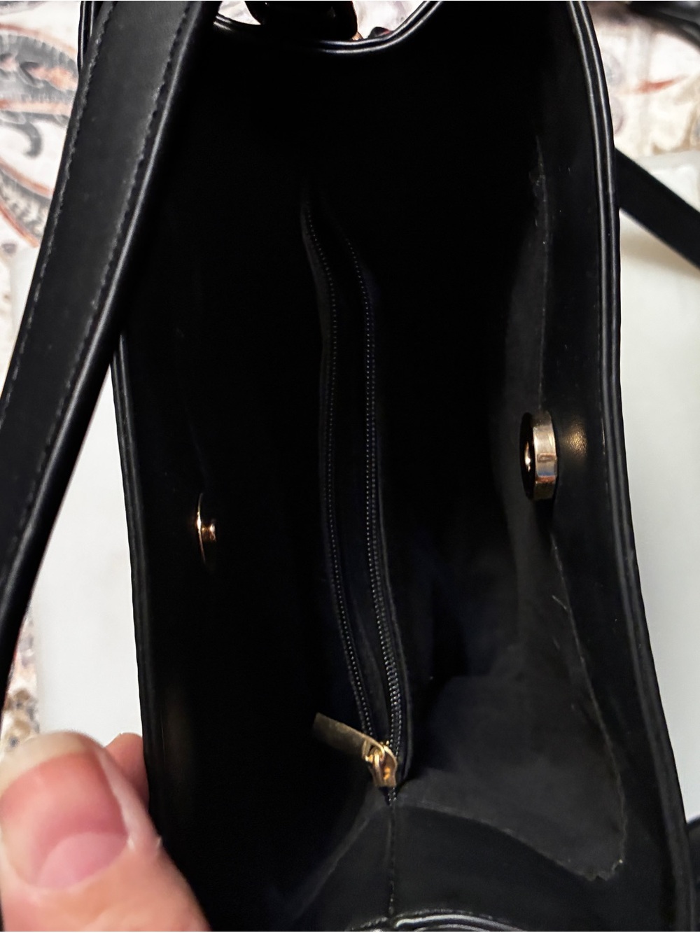 Black Croc-Embossed Leather Crossbody Bag handbag - Picture 5 of 7